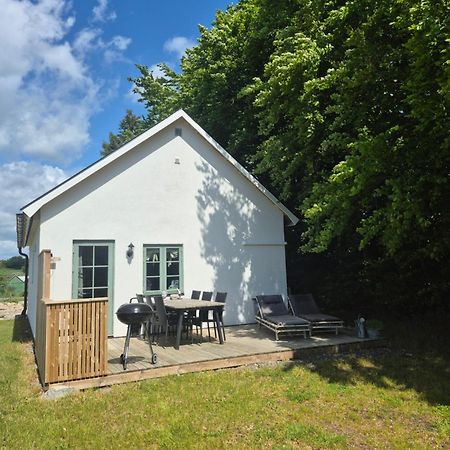Mysigt Hus I Liten By Naera Havet Ystad Exterior photo