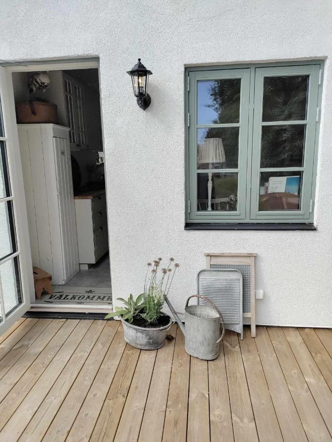 Mysigt Hus I Liten By Naera Havet Ystad Exterior photo